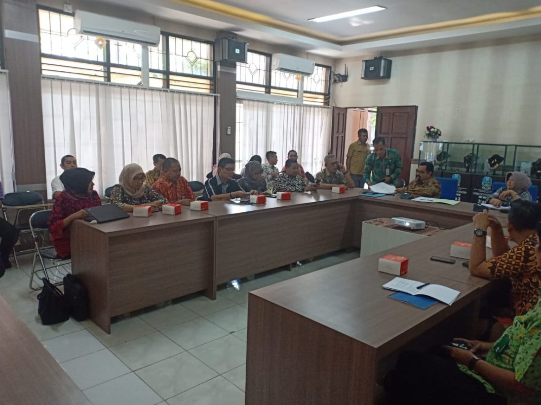 Hadir dalam rapat koordinasi dengan Disperindag provinsi Jawa Timur ...