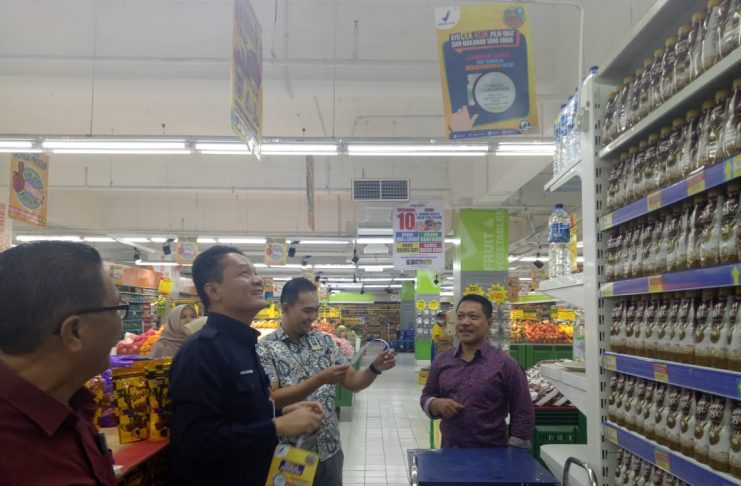 Kerjasama BPOM dengan APRINDO Gorontalo. Kepala BPOM dan bpk Nanda dari Hypermart