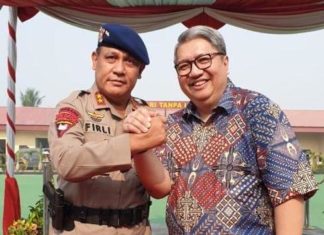 Brimob Polda Sulawesi Selatan menerima bantuan dari APRINDO