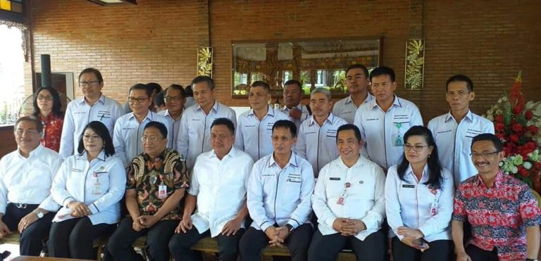 Depeprov Sulut (representasi DPD APRINDO dan APINDO Sulut) mendampingi Gubernur saat Pengumuman Penetapan UMP Sulawesi Utara 2020