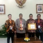 Mewakili Kalimantan Timur dalam penganugrahan Piala Paramakarya dari Presiden