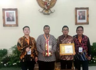 Mewakili Kalimantan Timur dalam penganugrahan Piala Paramakarya dari Presiden