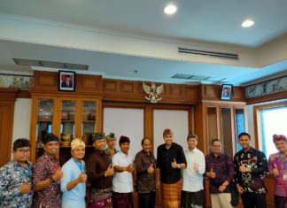 Kolaborasi Bank Indonesia Provinsi Bali dan DPD Aprindo Bali serta Peritel Bali siap mendukung implementasi standar Nasional Quick Response Code (Qris) per 1 januari 2020.