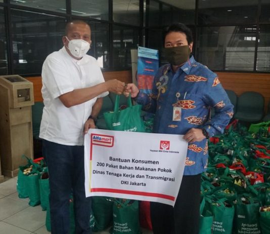Direktur Alfamart Bp. Solihin Berikan Donasi 1000 Masker via Disnakertrans DKI Jakarta