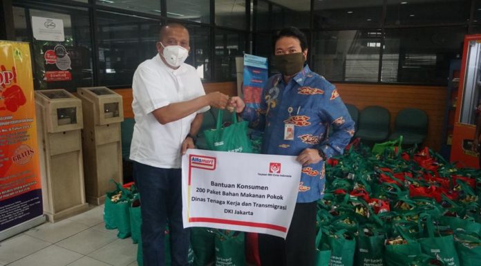 Direktur Alfamart Bp. Solihin Berikan Donasi 1000 Masker via Disnakertrans DKI Jakarta