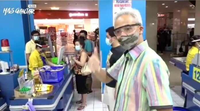 Kunjungan Gubernur Jawa Tengah Ganjar Pranowo ke Gerai Ritel Modern Anggota Aprindo di Kota Semarang