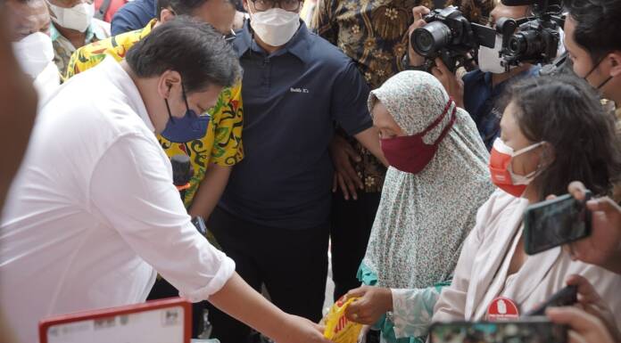 Warga Sambut Antusias Operasi Pasar Minyak Goreng di Salatiga, Jawa Tengah
